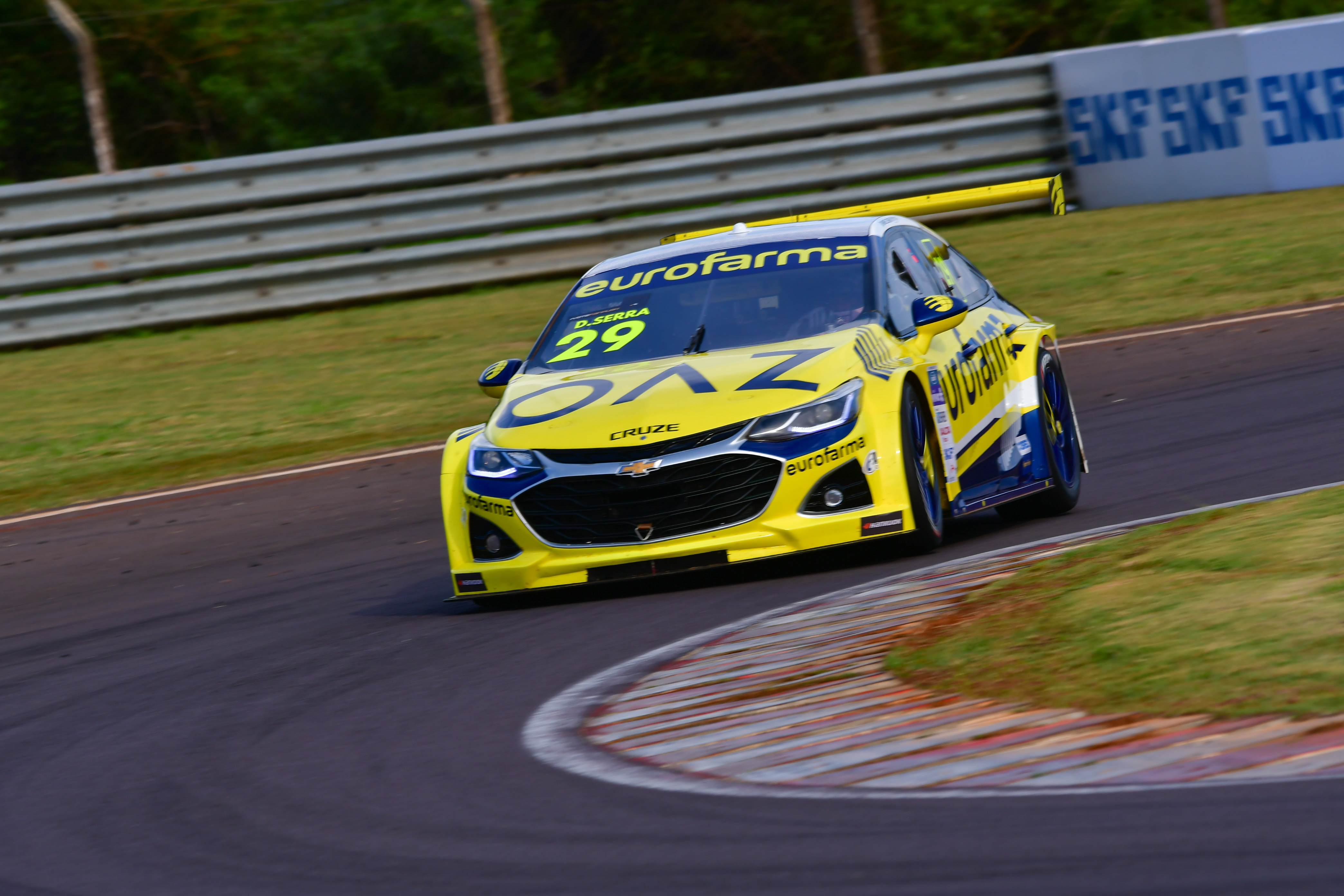 Daniel Serra lidera sexta-feira de treinos da Stock Car em Cascavel