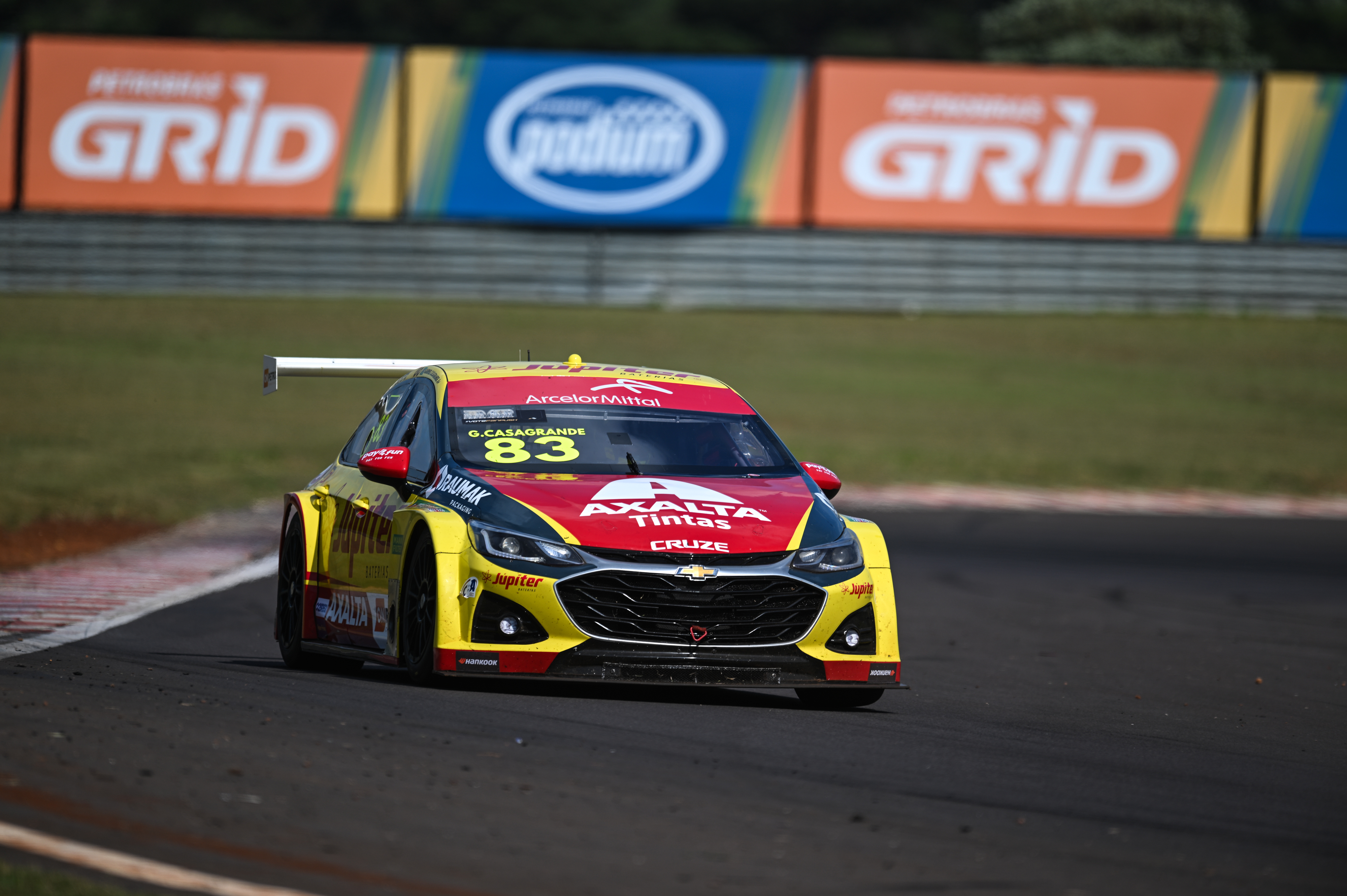 Daniel Serra crava pole position em Cascavel. Corrida sprint começa às 14h deste sábado